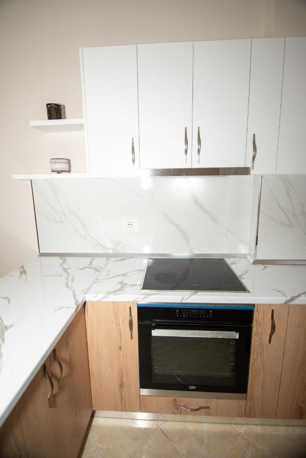 Ami Apartament Вльора Екстер'єр фото