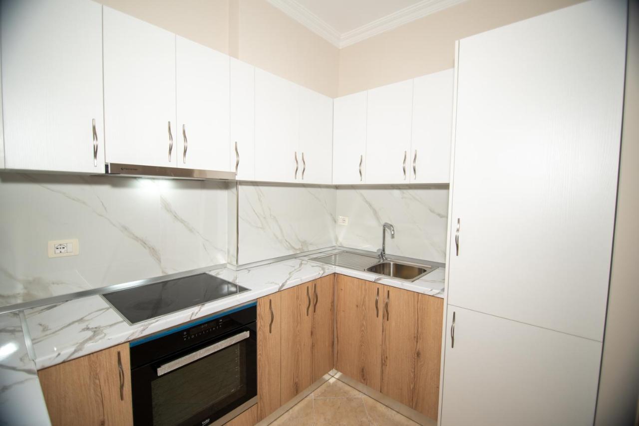 Ami Apartament Вльора Екстер'єр фото