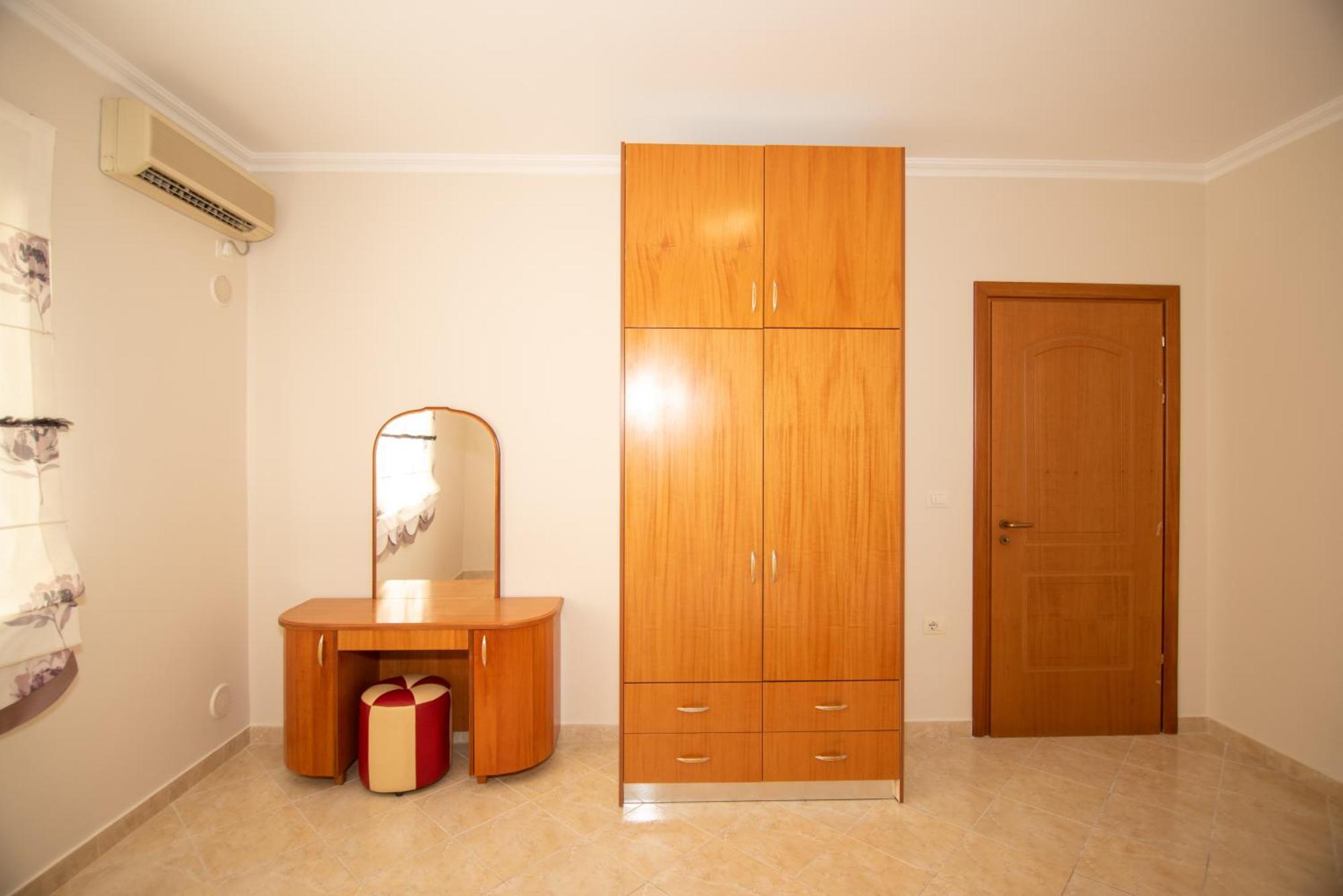 Ami Apartament Вльора Екстер'єр фото