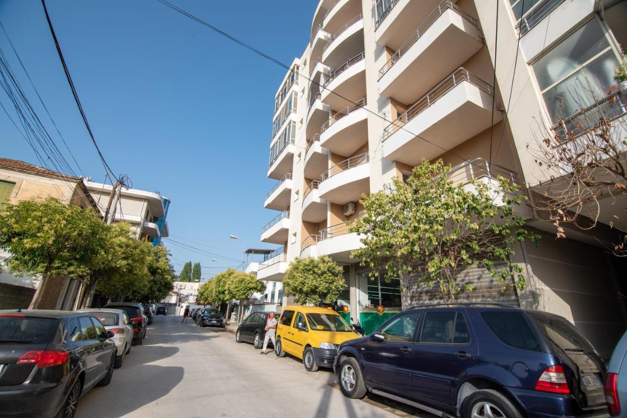 Ami Apartament Вльора Екстер'єр фото