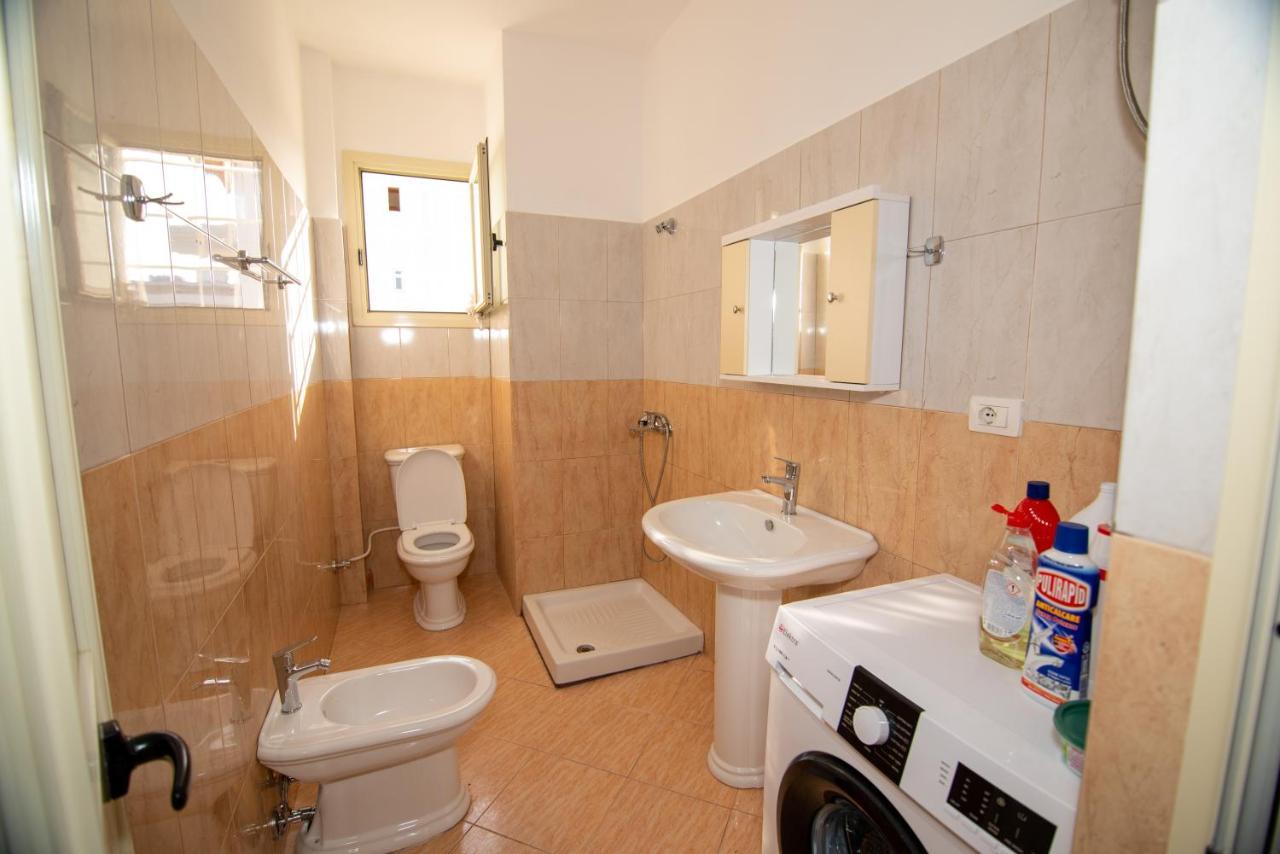 Ami Apartament Вльора Екстер'єр фото