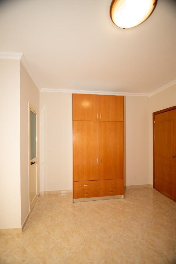 Ami Apartament Вльора Екстер'єр фото